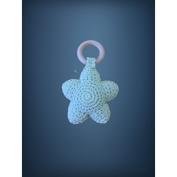 Mordedor estrella verde hecho a mano a ganchillo (amigurumi) - Imagen 1