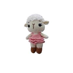 Peluche oveja con vestido rosa hecha a mano a ganchillo (amigurumi). - Imagen 2