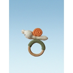 Sonajero y mordedor caracol hecho a mano a ganchillo (amigurumi) - Imagen 1