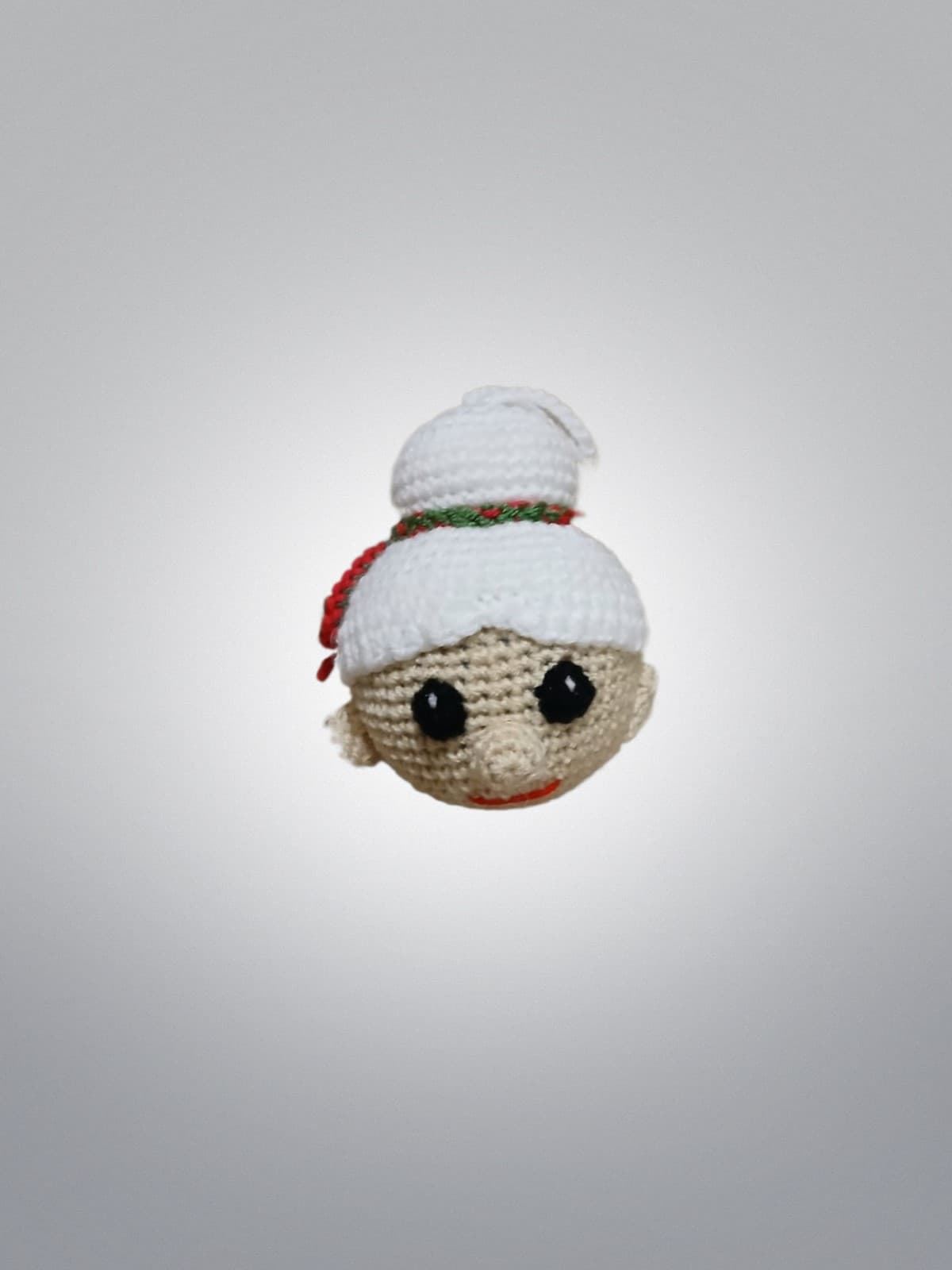 Bola navideña navidad para colgar hecha a mano a ganchillo (amigurumi). - Imagen 1