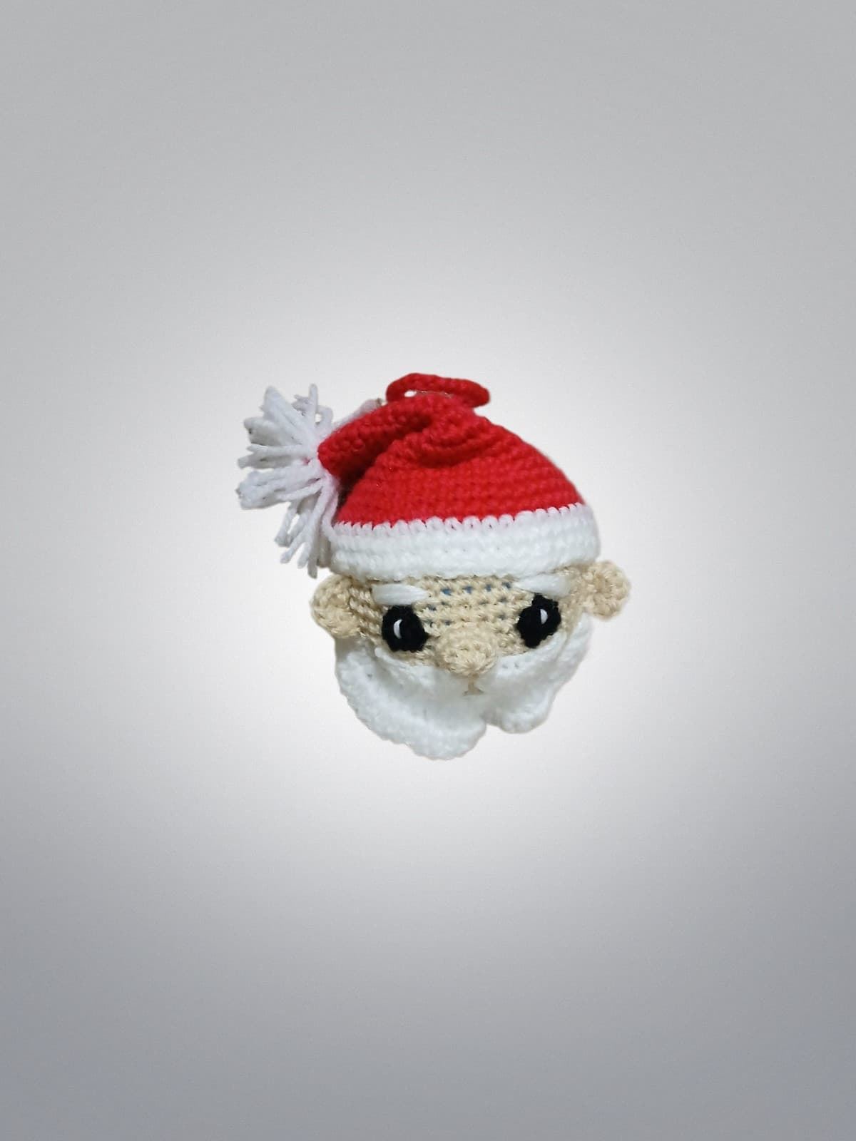 Bola papá noel navideña navidad para colgar hecha a mano a ganchillo (amigurumi). - Imagen 1