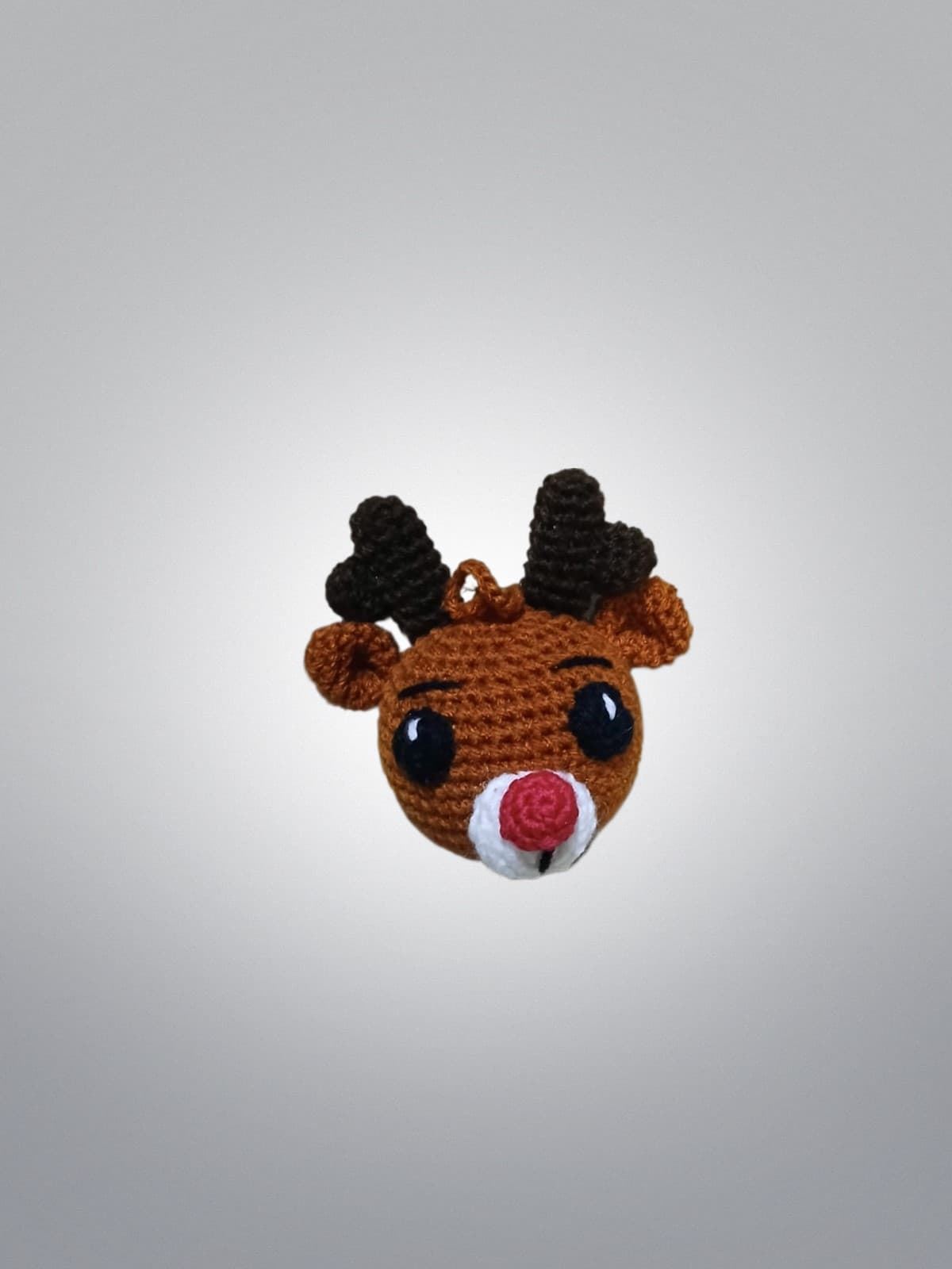 Bola reno navideña navidad para colgar hecha a mano a ganchillo (amigurumi). - Imagen 1