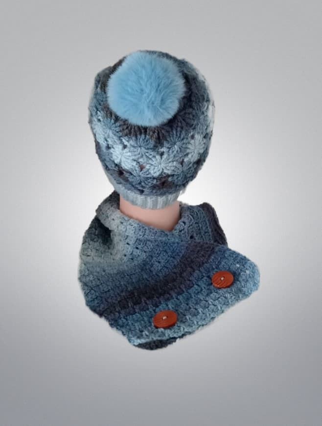 Conjunto gorro con pompón, cuello o individual jaspeado azul, hecho a mano a ganchillo - Imagen 3