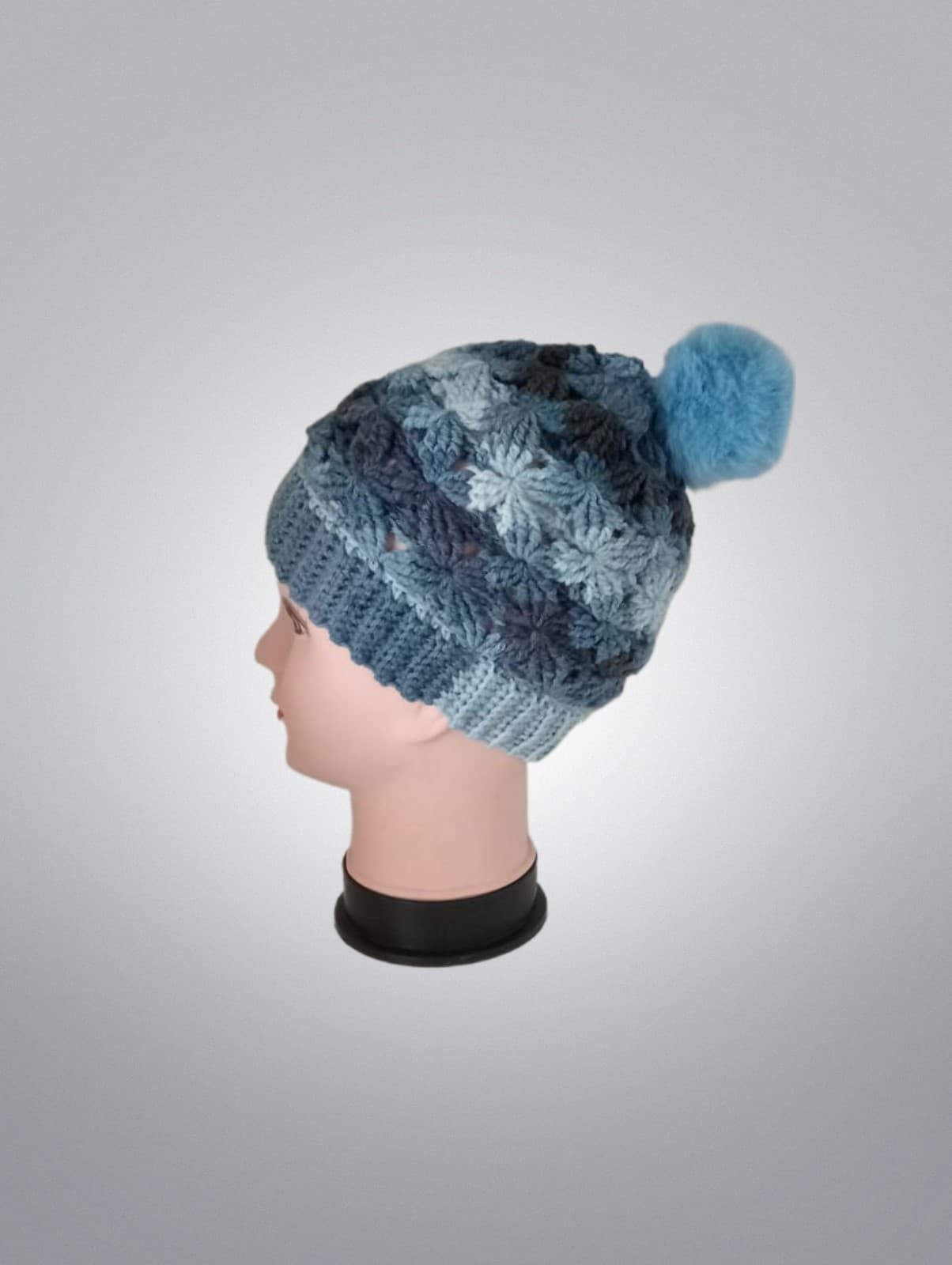 Conjunto gorro con pompón, cuello o individual jaspeado azul, hecho a mano a ganchillo - Imagen 4