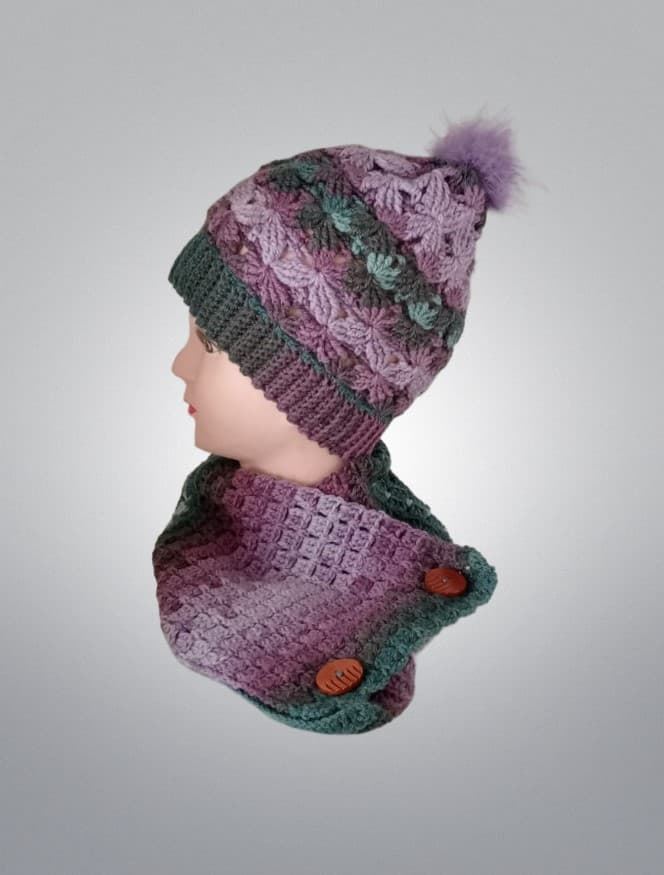 Conjunto gorro con pompón, cuello o individual jaspeado lila hecho a mano a ganchillo - Imagen 2