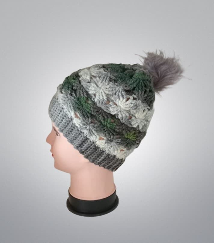 Conjunto gorro con pompón y cuello jaspeado gris, verde hecho a mano a ganchillo. - Imagen 4