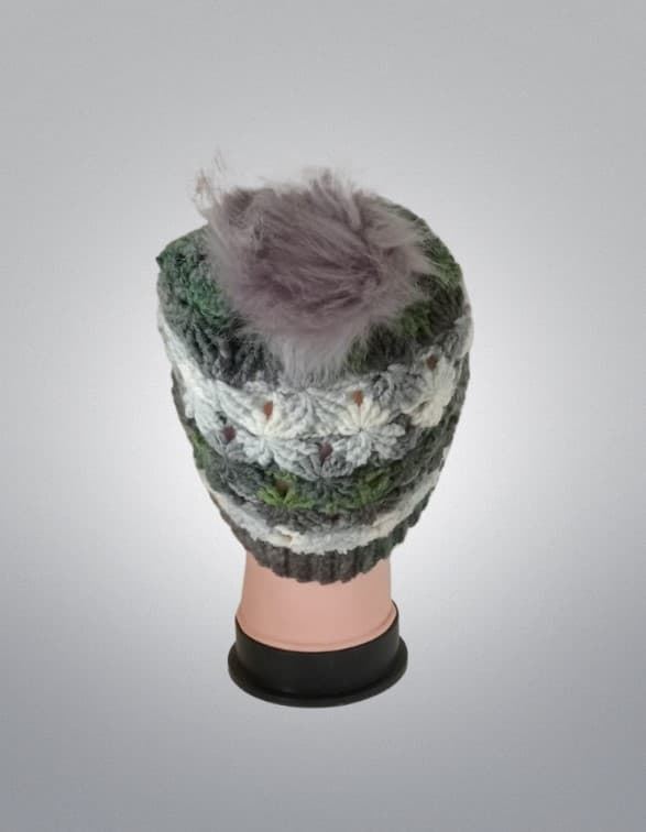 Conjunto gorro con pompón y cuello jaspeado gris, verde hecho a mano a ganchillo. - Imagen 5