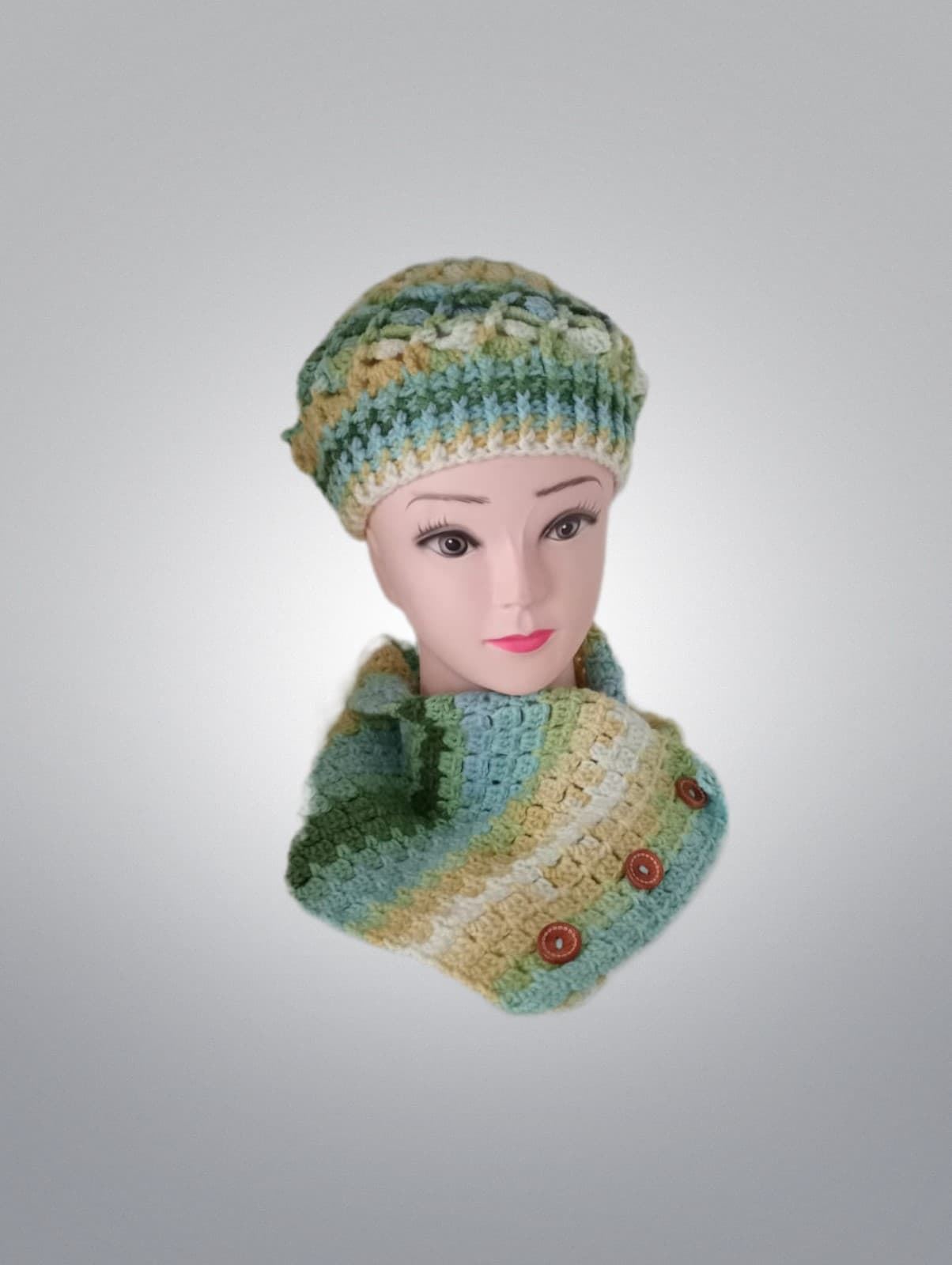 Conjunto gorro espiral y cuello o de forma individual jaspeado tonos verdes hecho a mano a ganchillo - Imagen 1