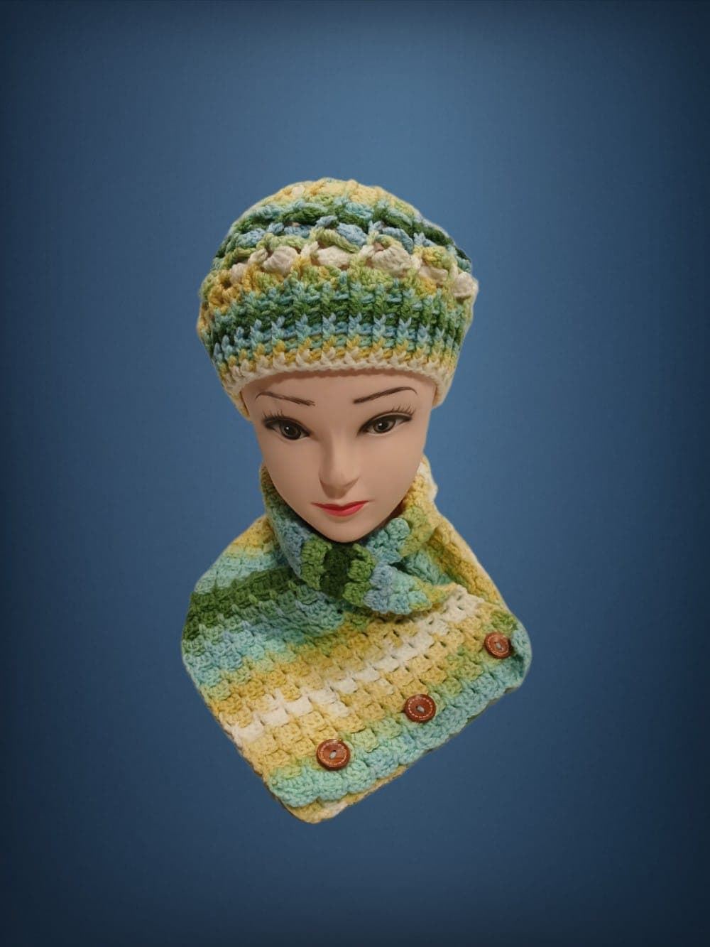 Conjunto gorro espiral y cuello tonos verde, amarillo, azul hecho a mano a ganchillo(11) - Imagen 1