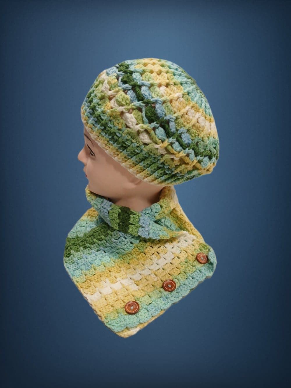 Conjunto gorro espiral y cuello tonos verde, amarillo, azul hecho a mano a ganchillo(11) - Imagen 2