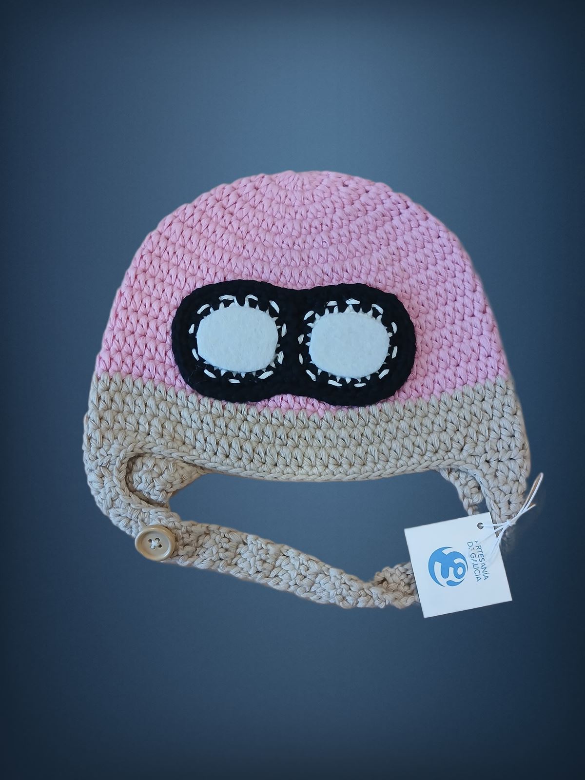 Gorro aviador rosa hecho a mano a ganchillo. - Imagen 1