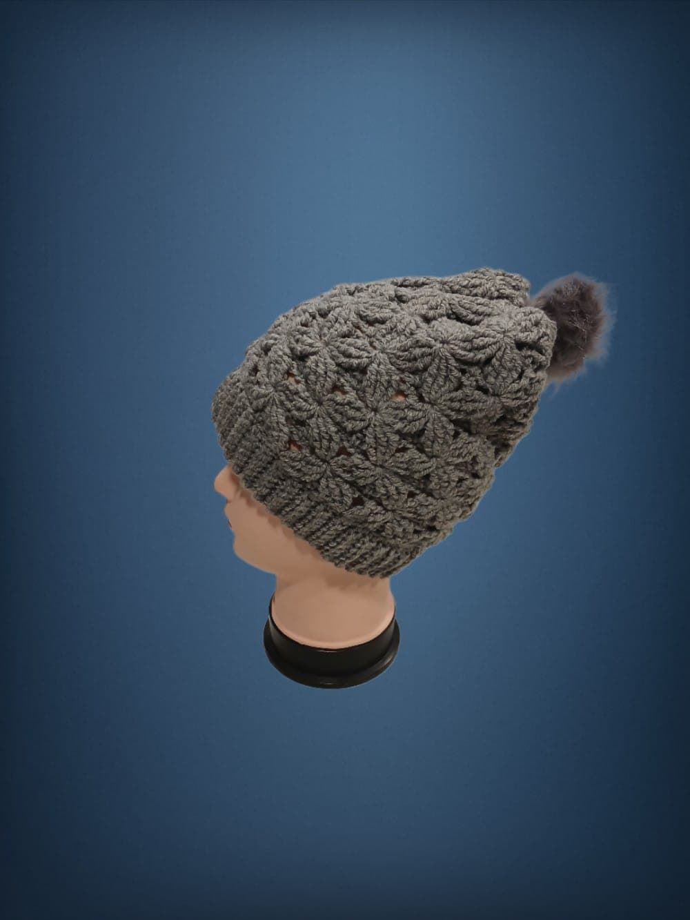 Gorro con pompón gris hecho a mano a ganchillo-crochet (18) - Imagen 2