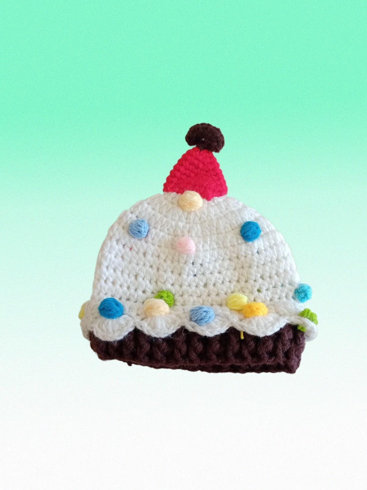 Gorro cupcake hecho a mano a ganchillo. - Imagen 1