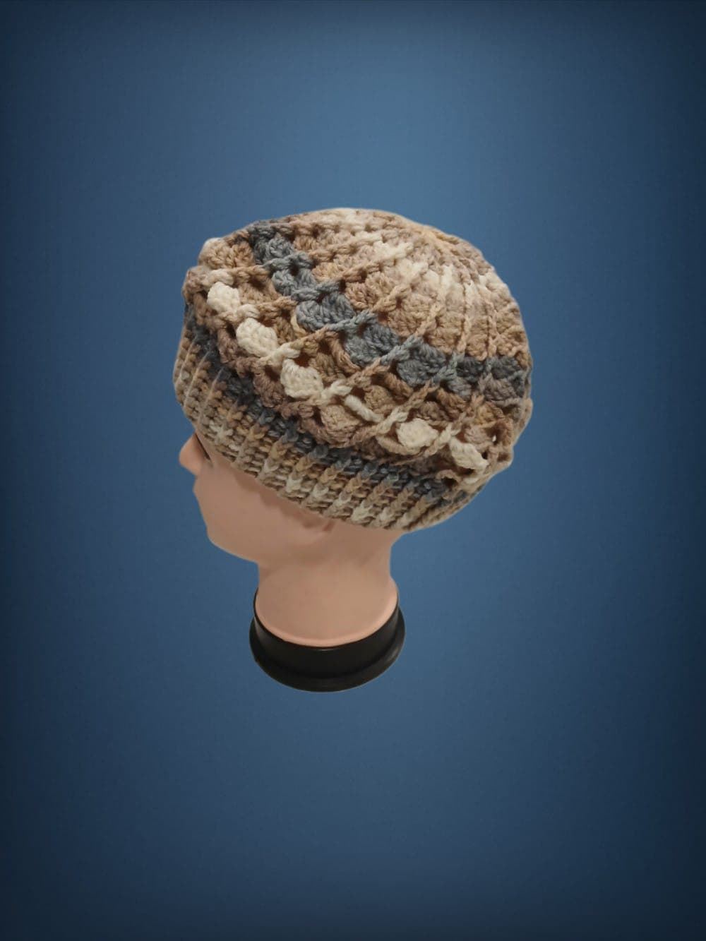 Gorro espiral tonos beige, gris y blanco hecho a mano a ganchillo  (23) - Imagen 2