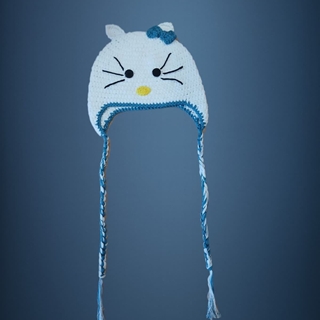 Gorro hello kitty hecho a mano a ganchillo. - Imagen 1