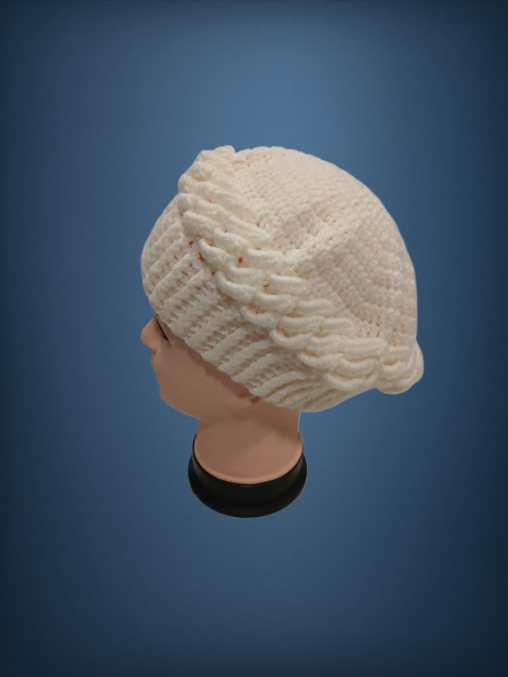 Gorro ondas blanco hecho a mano a ganchillo - Imagen 2