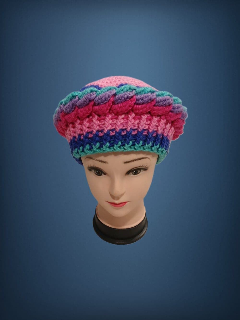 Gorro ondas tonos fucsia, rosa, azul hecho a mano a ganchillo - Imagen 1