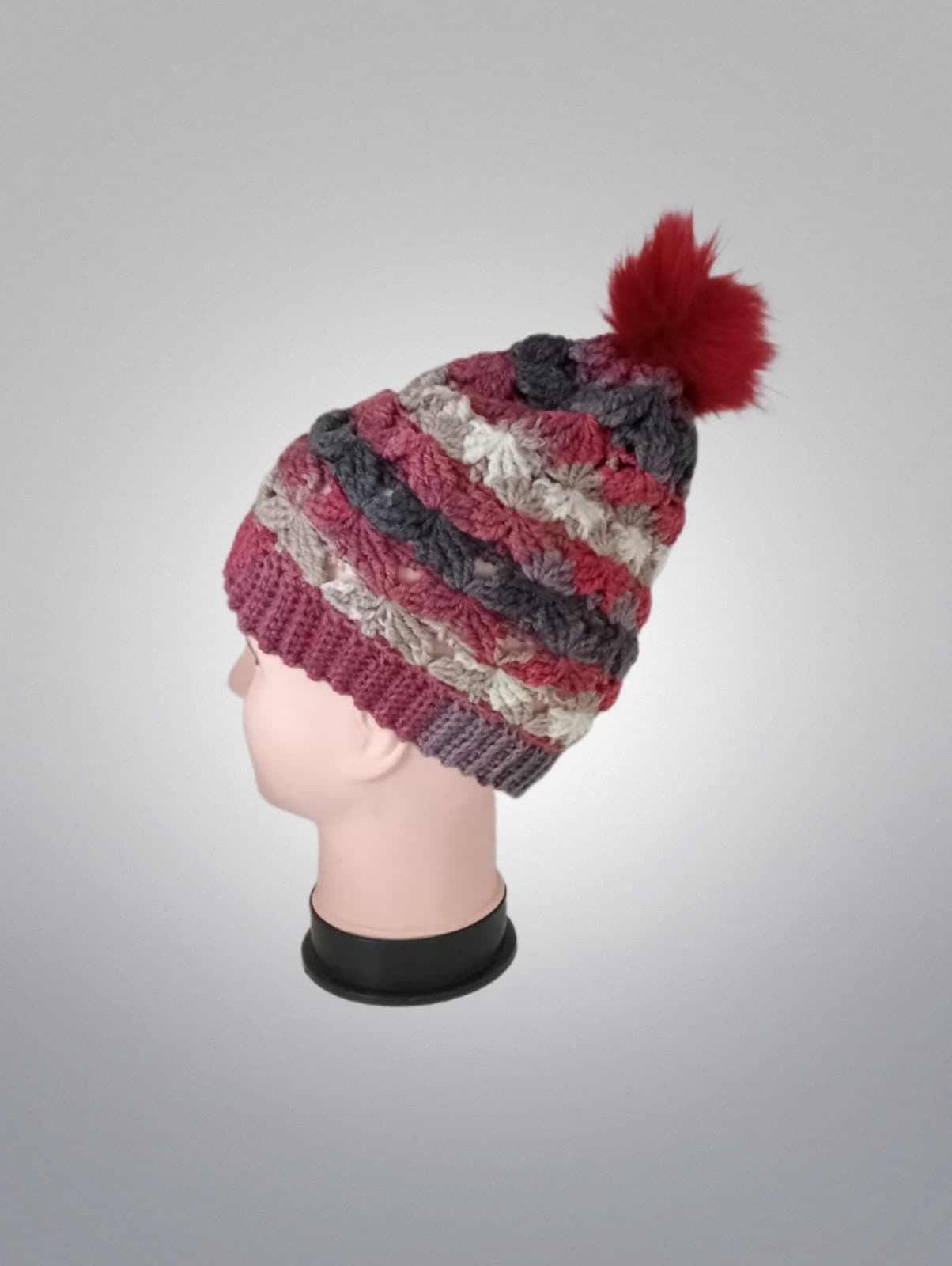 Gorro pompón tonos granate, gris hecho a mano a ganchillo. - Imagen 2