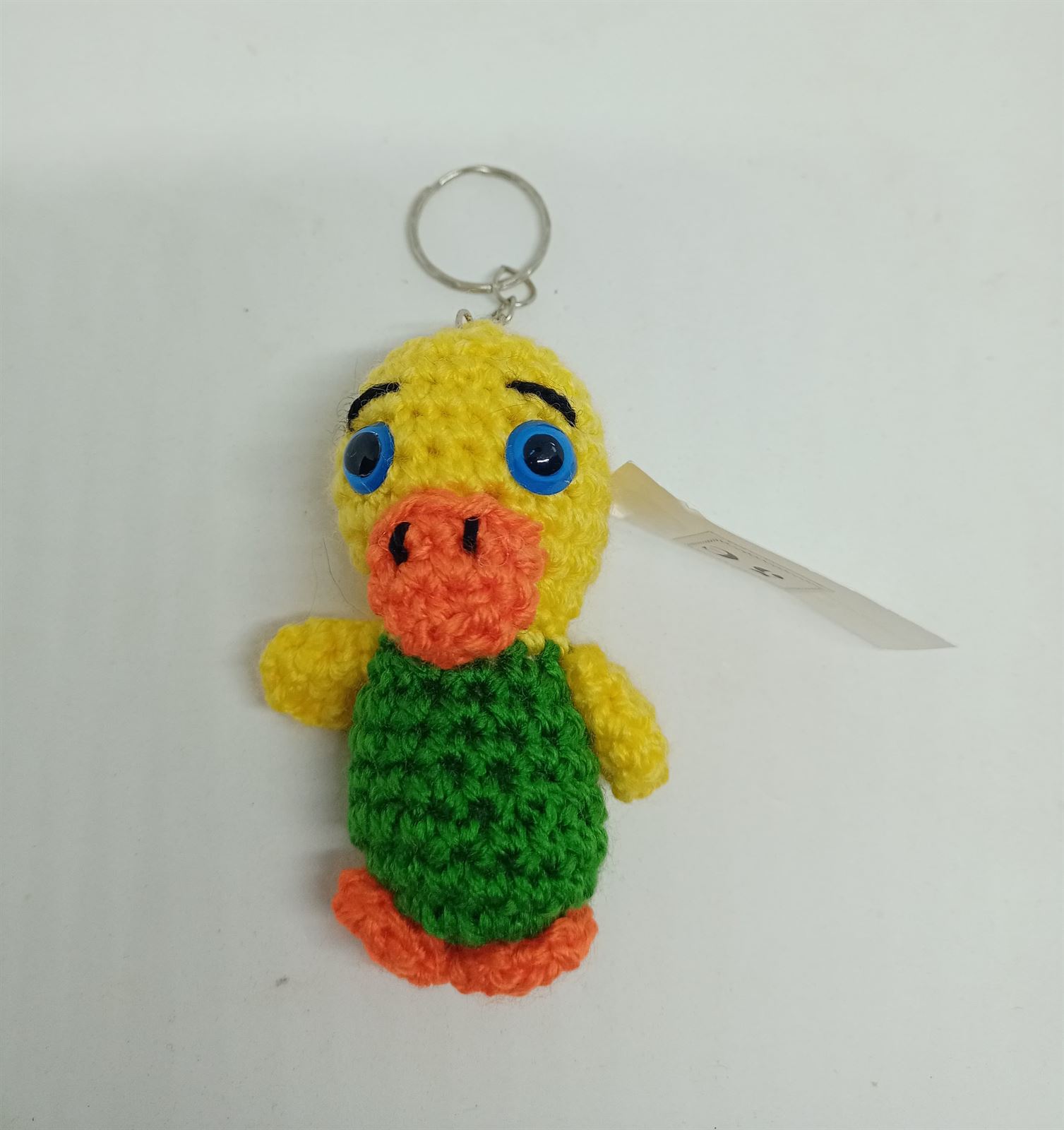 Llavero pato con pantalón verde amigurumi - Imagen 1