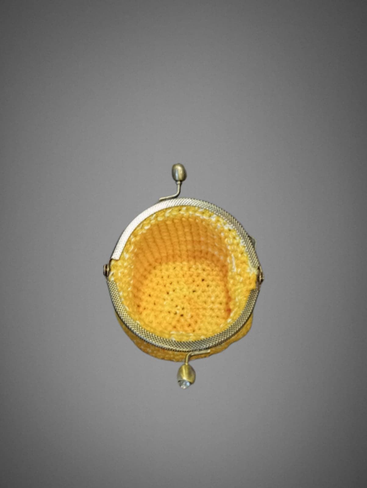Monedero jaspeado amarillo hecho a mano a ganchillo - Imagen 2