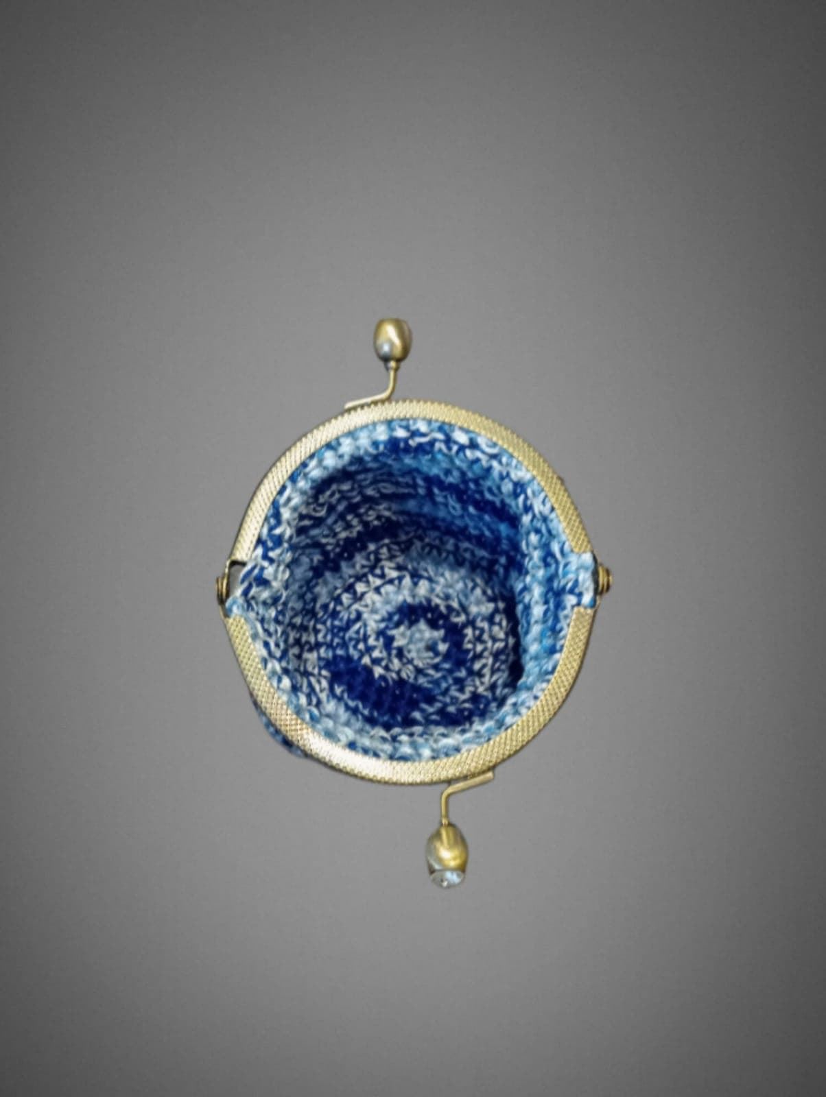 Monedero jaspeado azul hecho a mano a ganchillo - Imagen 2