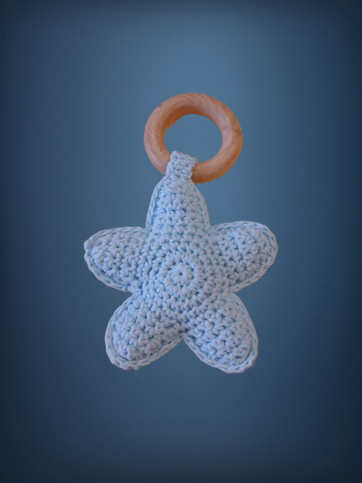 Mordedor estrella aazul hecho a mano a ganchillo (amigurumi) - Imagen 1