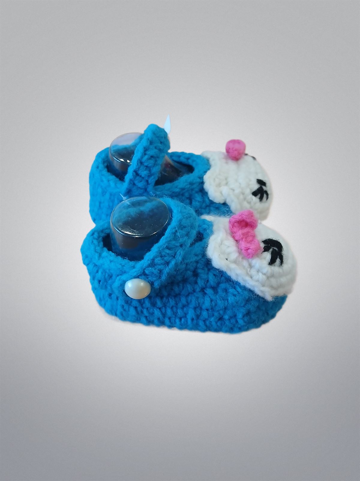 Patuco zapato hello kitty azul hecho a mano a ganchillo. - Imagen 2