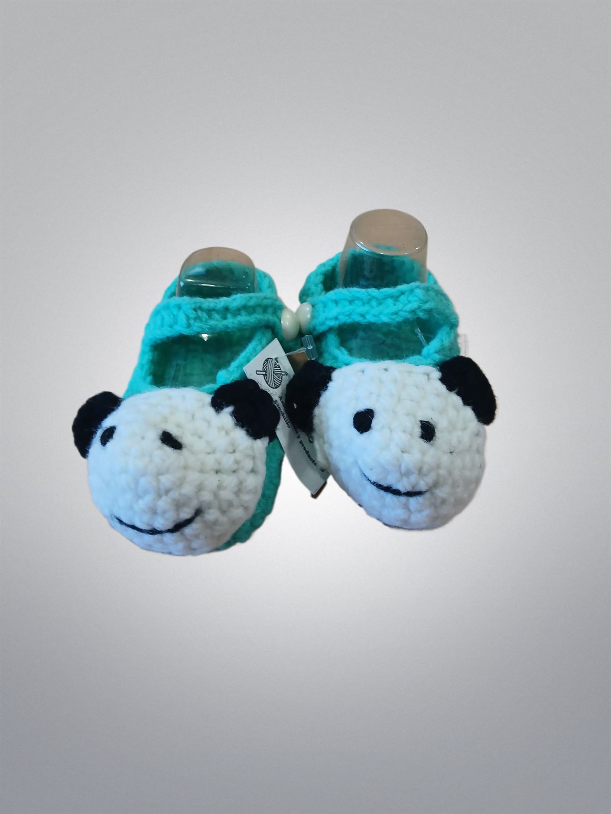 Patuco zapato oso panda verde hecho a mano a ganchillo. - Imagen 1