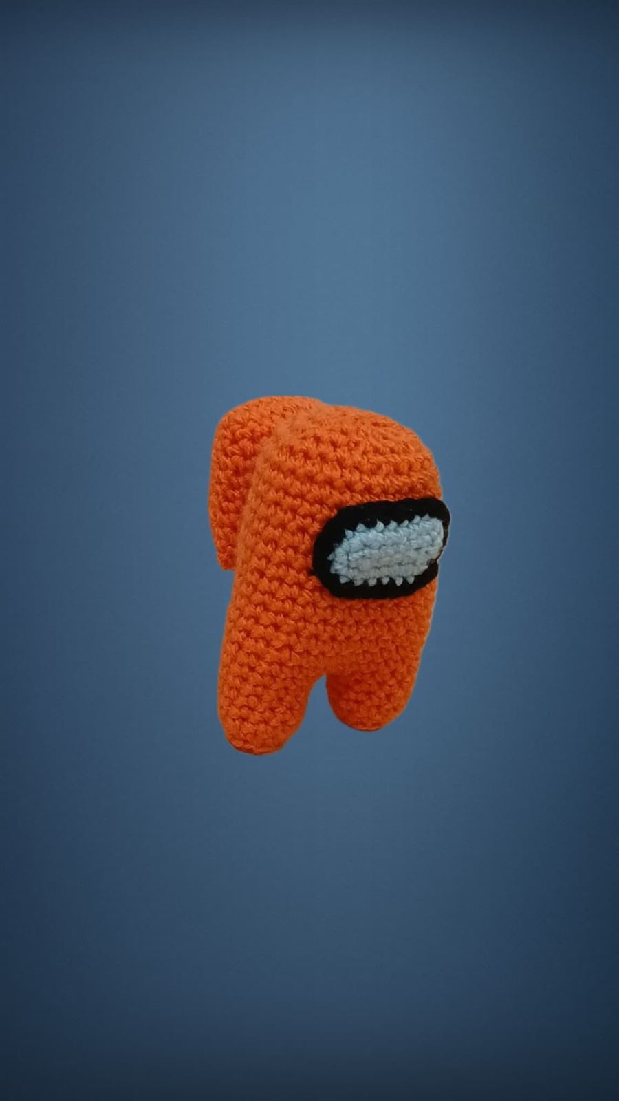 Peluche among us naranja hecho a mano a ganchillo (amigurumi). - Imagen 3