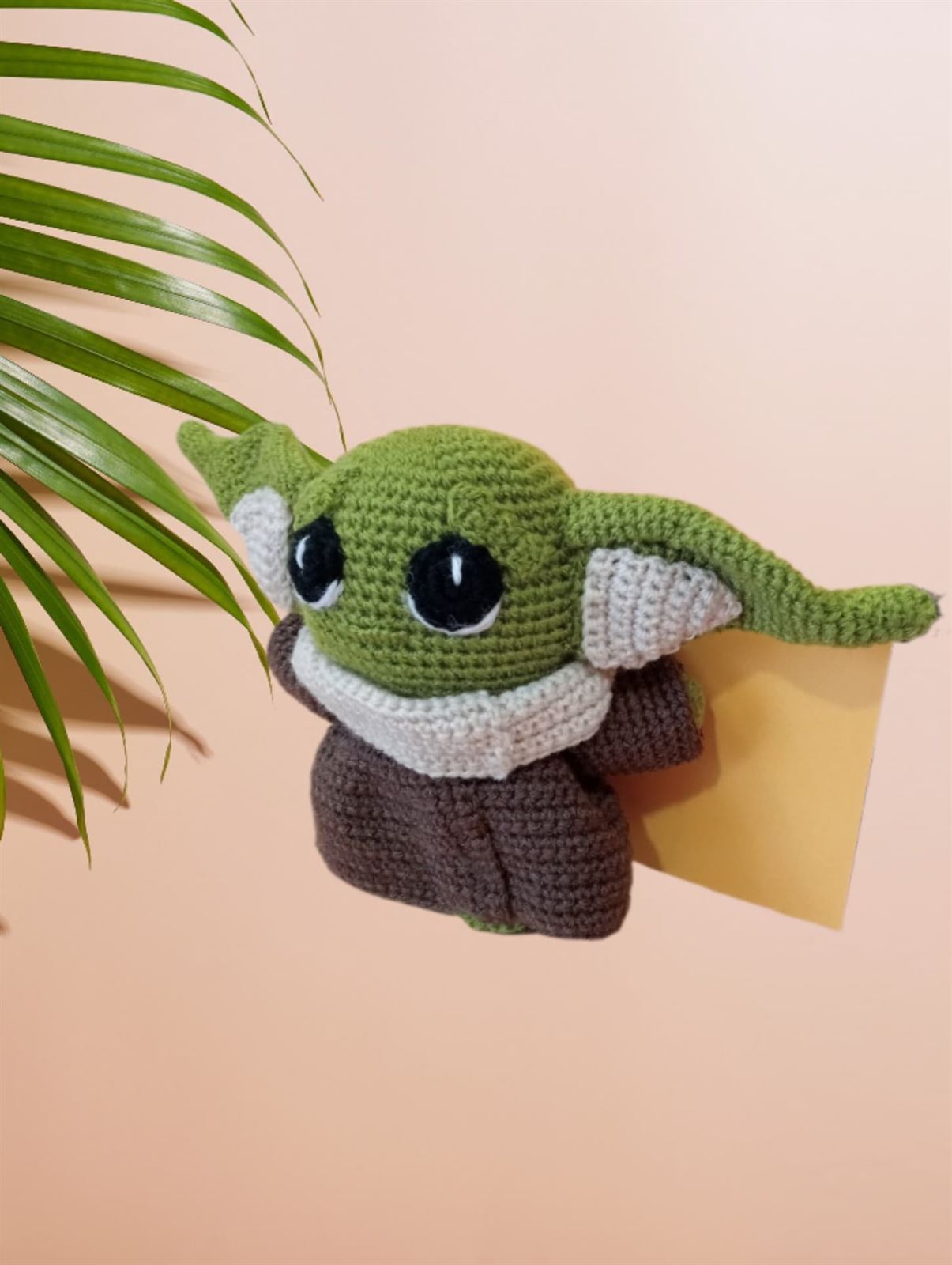 Peluche baby yoda star wars hecho a mano a ganchillo (amigurumi). - Imagen 2