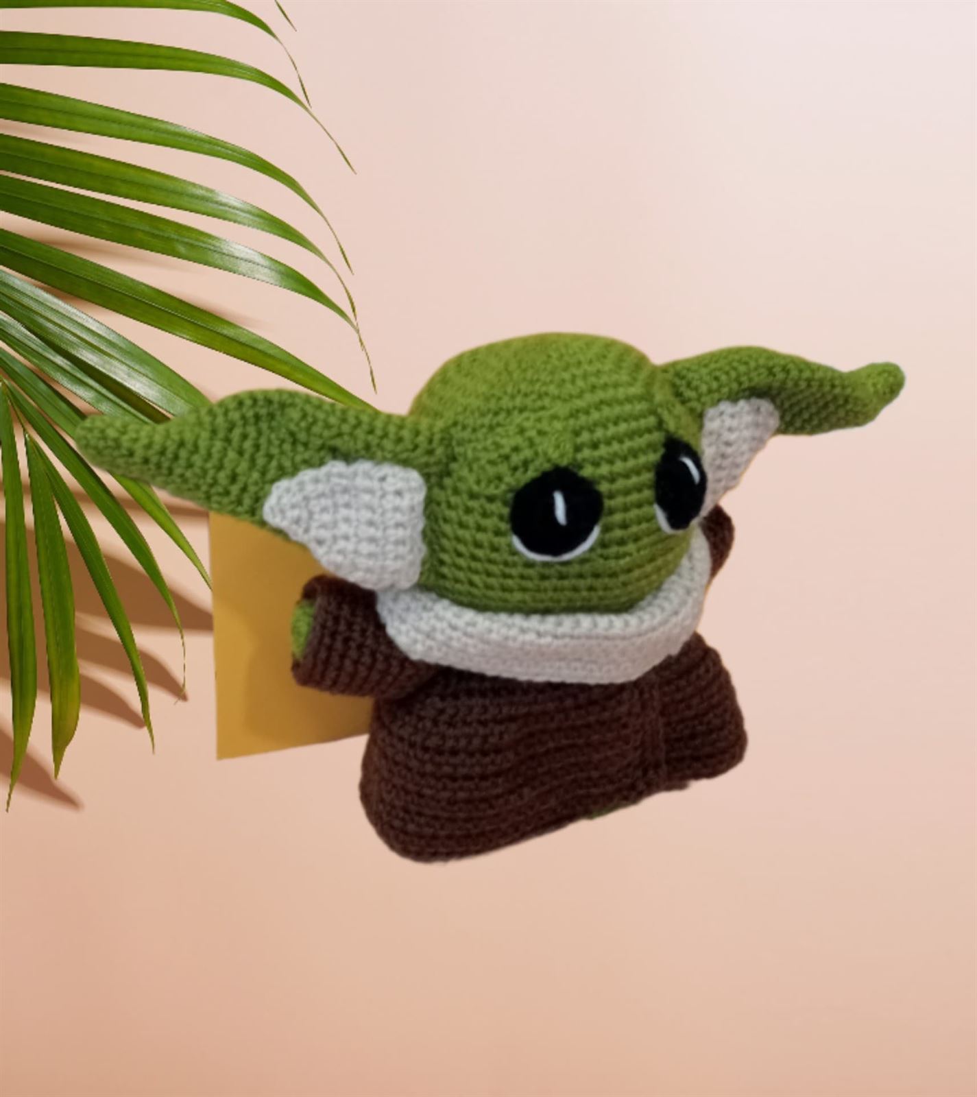 Peluche baby yoda star wars hecho a mano a ganchillo (amigurumi). - Imagen 3