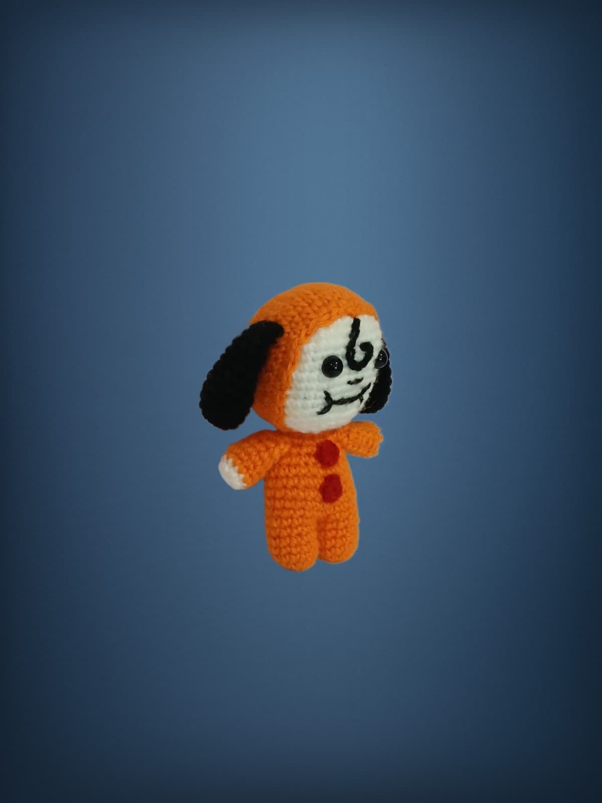 Peluche bt21 naranja hecho a mano a ganchillo (amigurumi). - Imagen 3