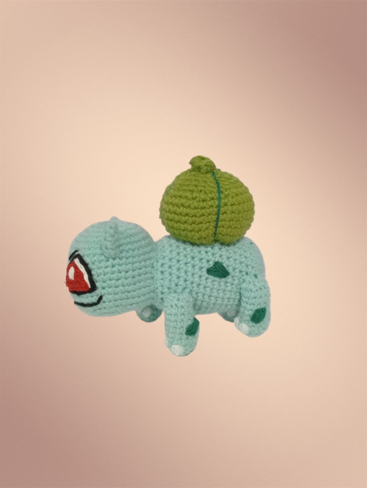 Peluche bulbasur pokemon hecho a mano a ganchillo (amigurumi). - Imagen 2