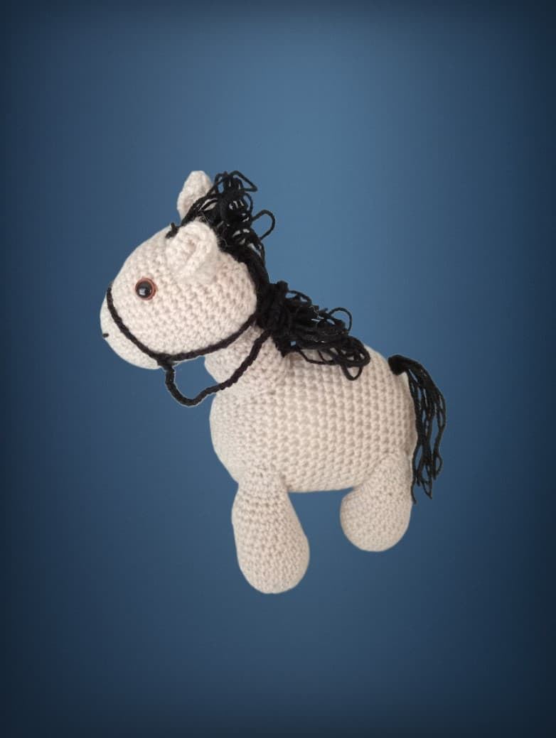 Peluche caballo hecho a mano a ganchillo (amigurumi). - Imagen 1