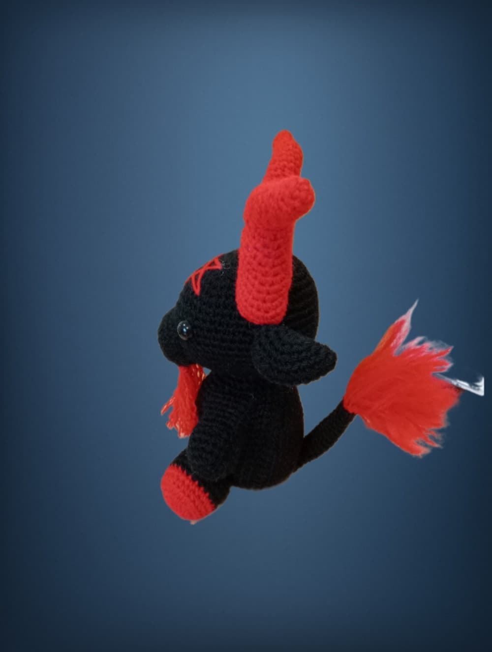 Peluche cabra satánica negra Baphomet hecho a mano a ganchillo (amigurumi). - Imagen 2