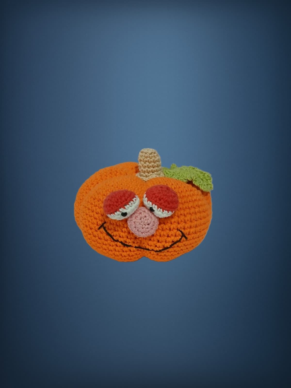 Peluche calabaza hecha a mano a ganchillo (amigurumi). - Imagen 1