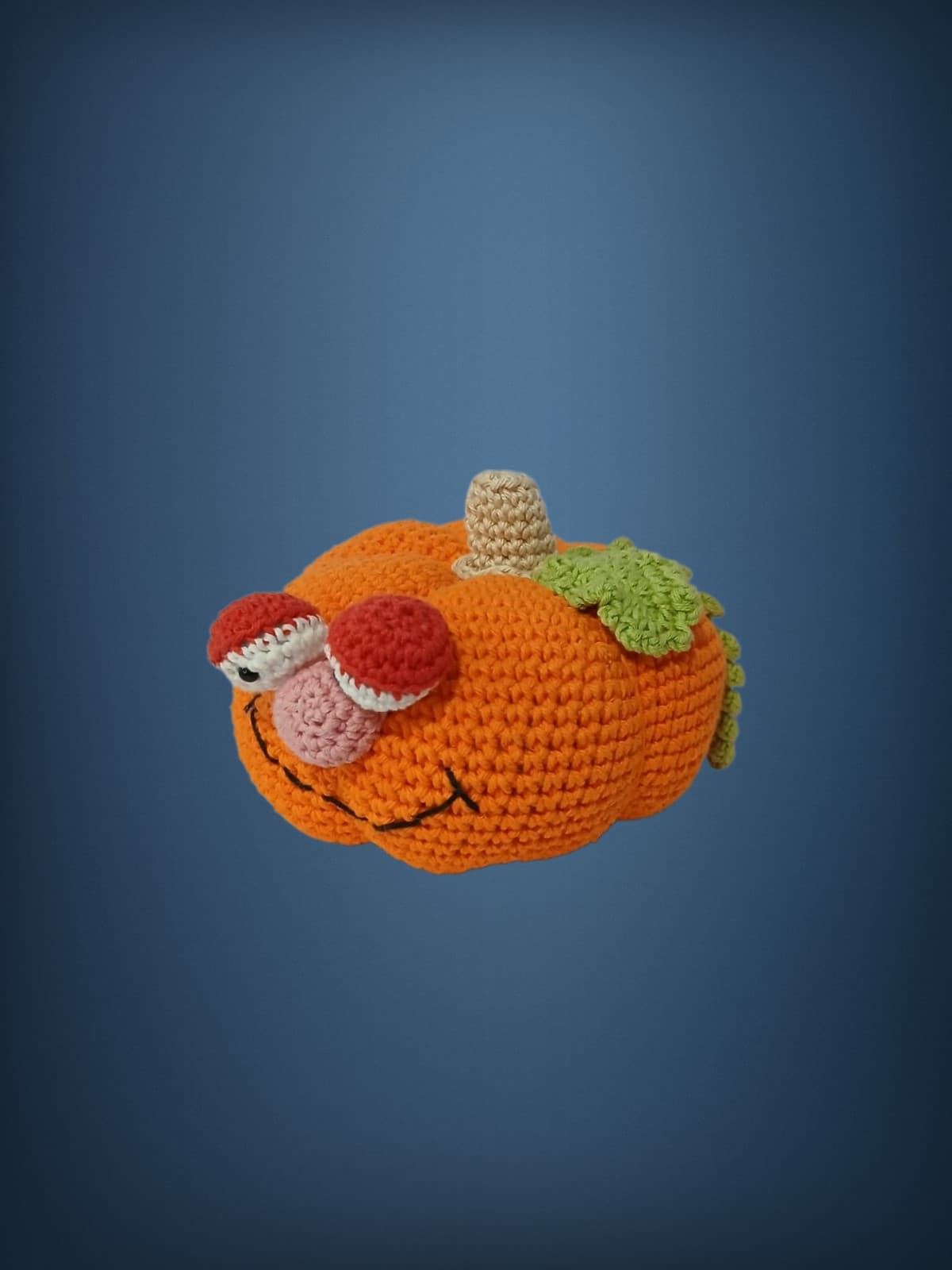 Peluche calabaza hecha a mano a ganchillo (amigurumi). - Imagen 2