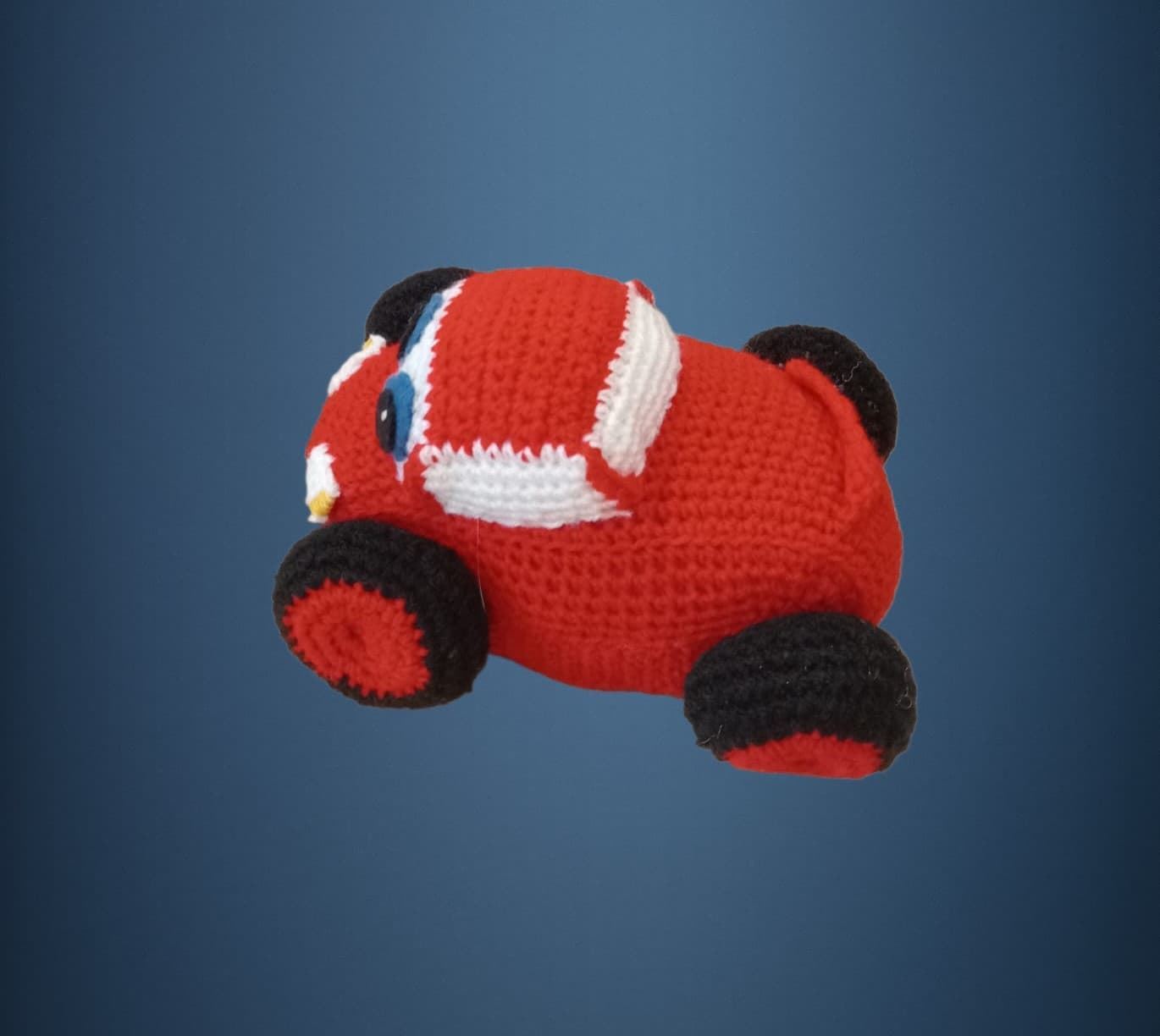 Peluche coche Cars hecho a mano a ganchillo (amigurumi) - Imagen 3