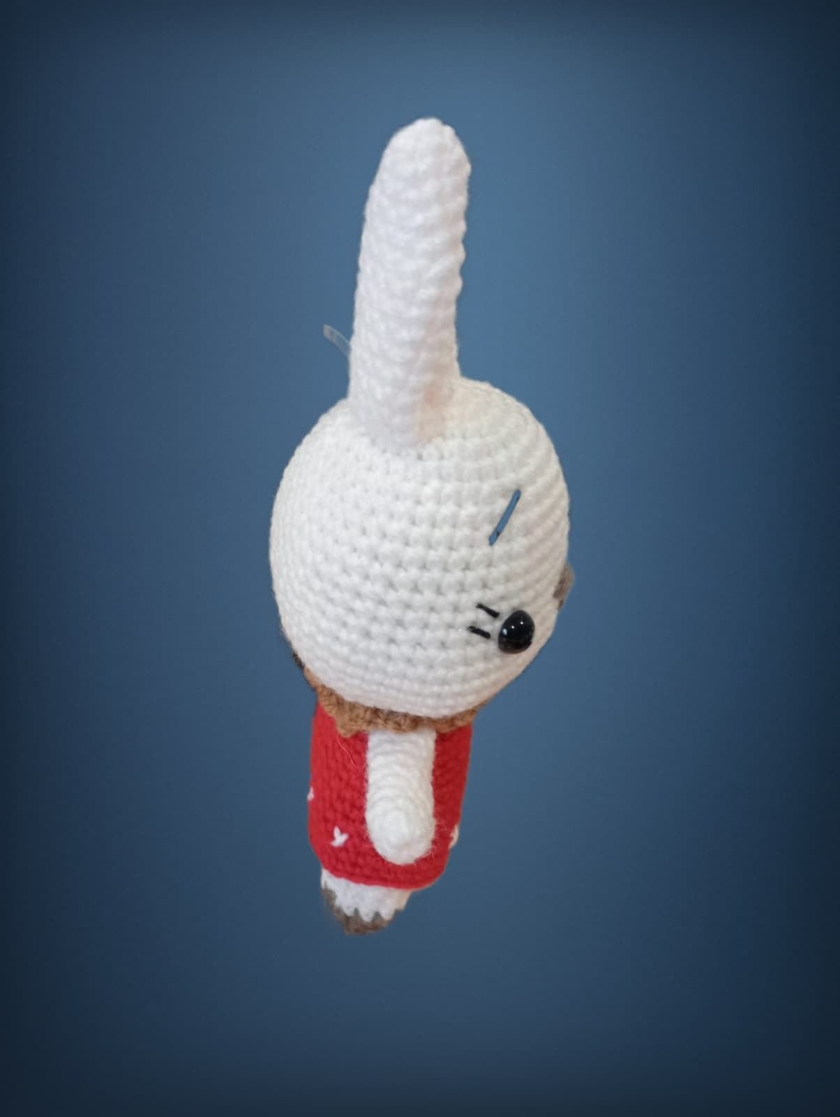 Peluche conejo con vestido hecho a mano a ganchillo (amigurumi). - Imagen 3