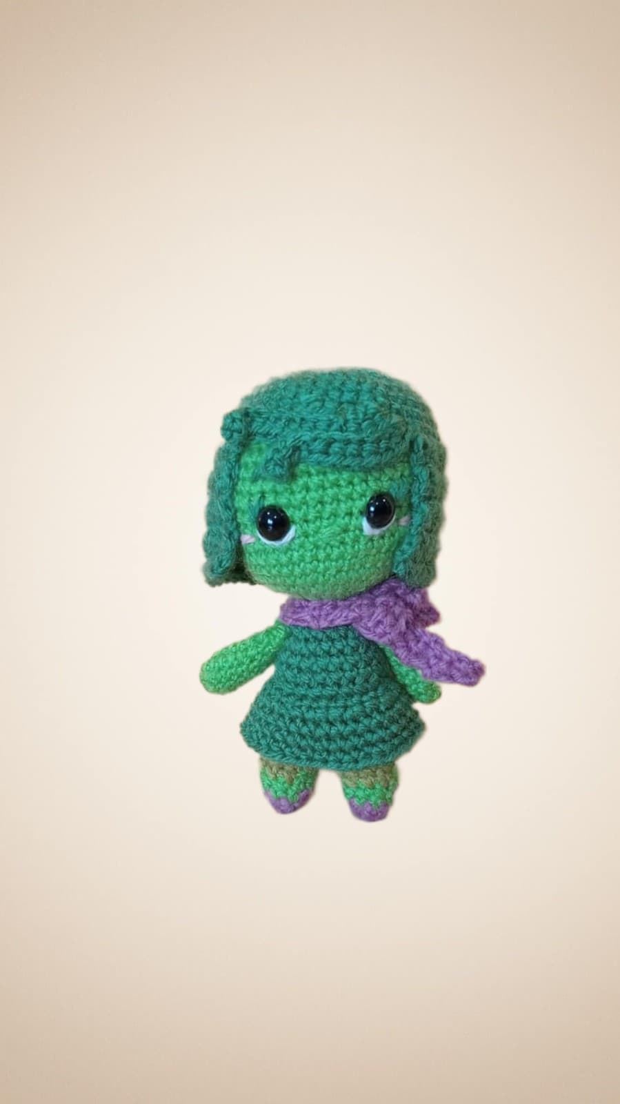 Peluche desagrado inside out del revés emociones hecha a mano a ganchillo (amigurumi). - Imagen 1