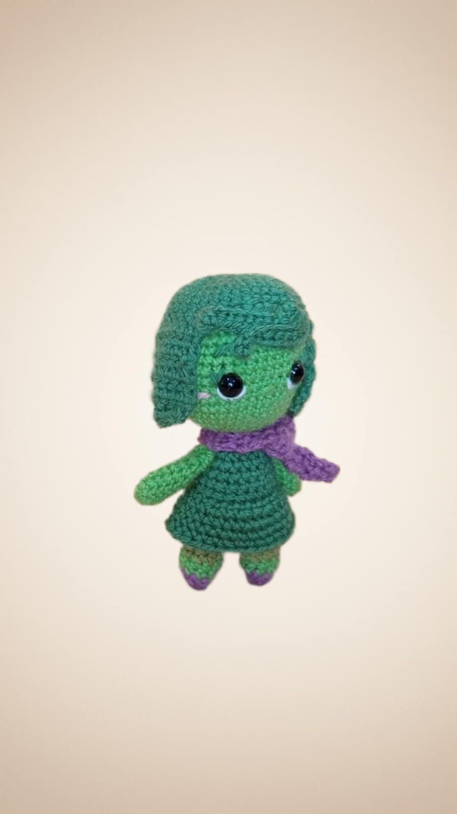 Peluche desagrado inside out del revés emociones hecha a mano a ganchillo (amigurumi). - Imagen 2