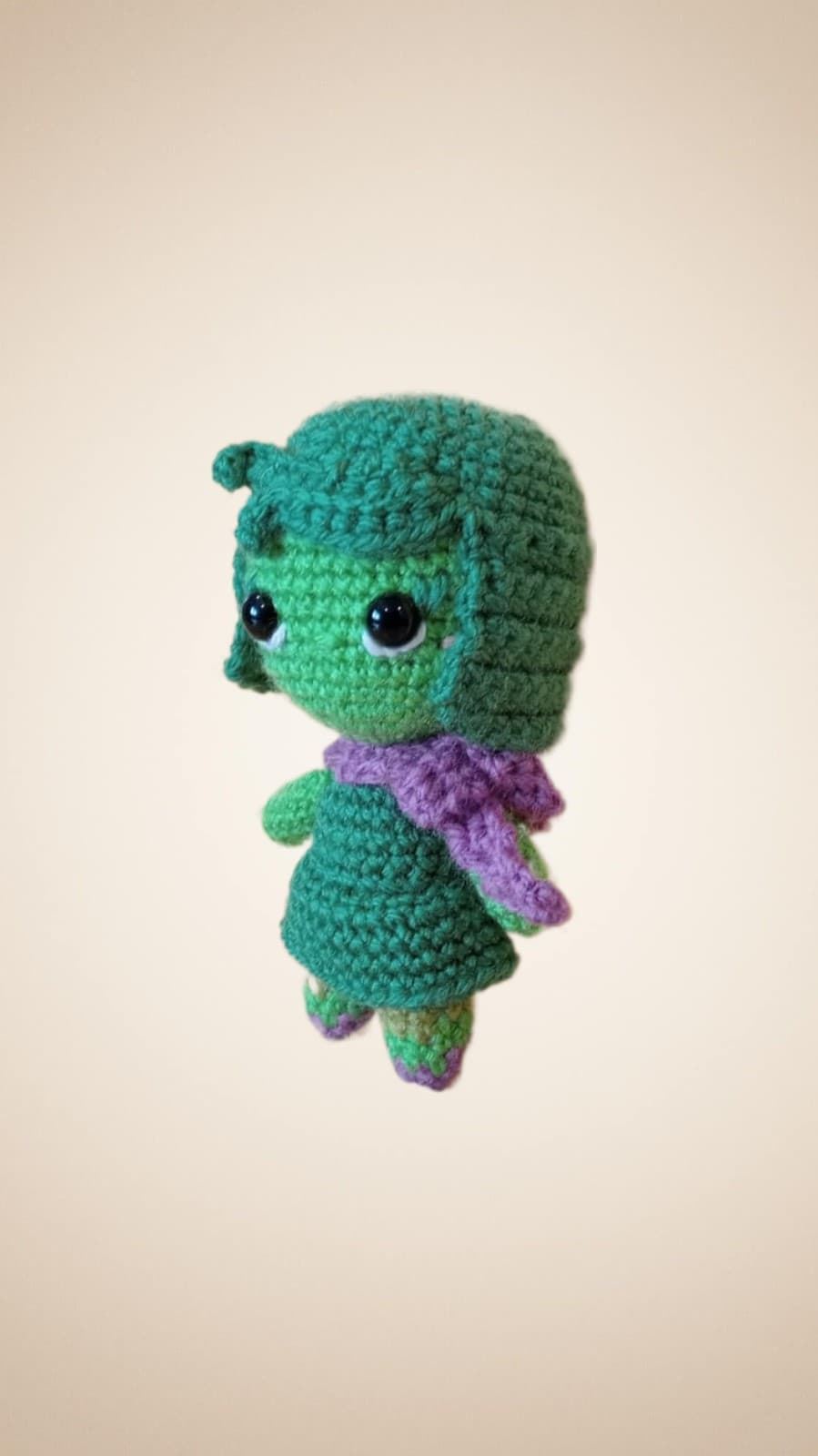 Peluche desagrado inside out del revés emociones hecha a mano a ganchillo (amigurumi). - Imagen 3