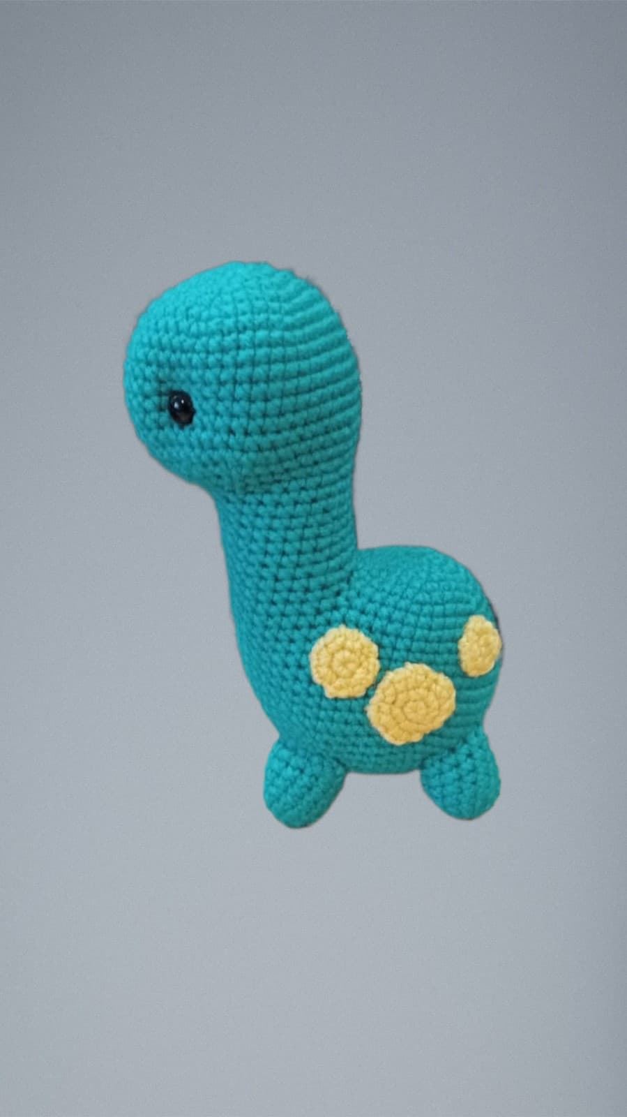 Peluche dinosaurio hecho a mano a ganchillo (amigurumi). - Imagen 1