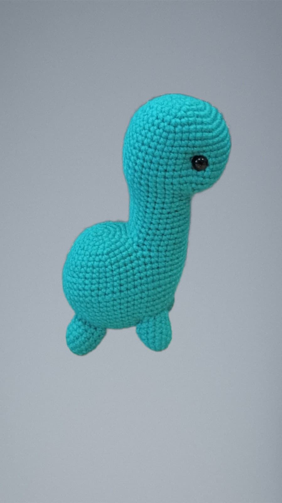 Peluche dinosaurio hecho a mano a ganchillo (amigurumi). - Imagen 2