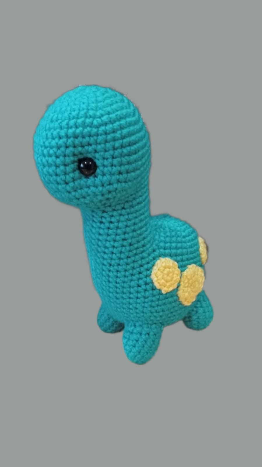 Peluche dinosaurio hecho a mano a ganchillo (amigurumi). - Imagen 3