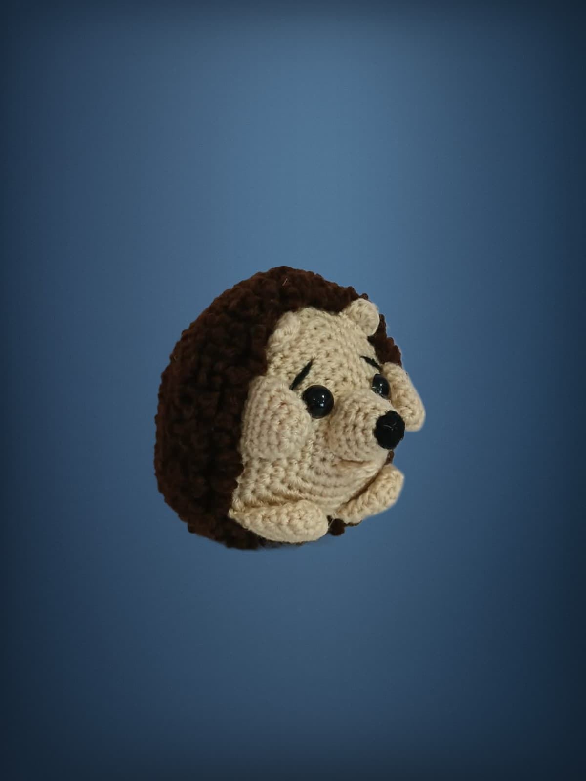 Peluche erizo hecha a mano a ganchillo (amigurumi). - Imagen 2