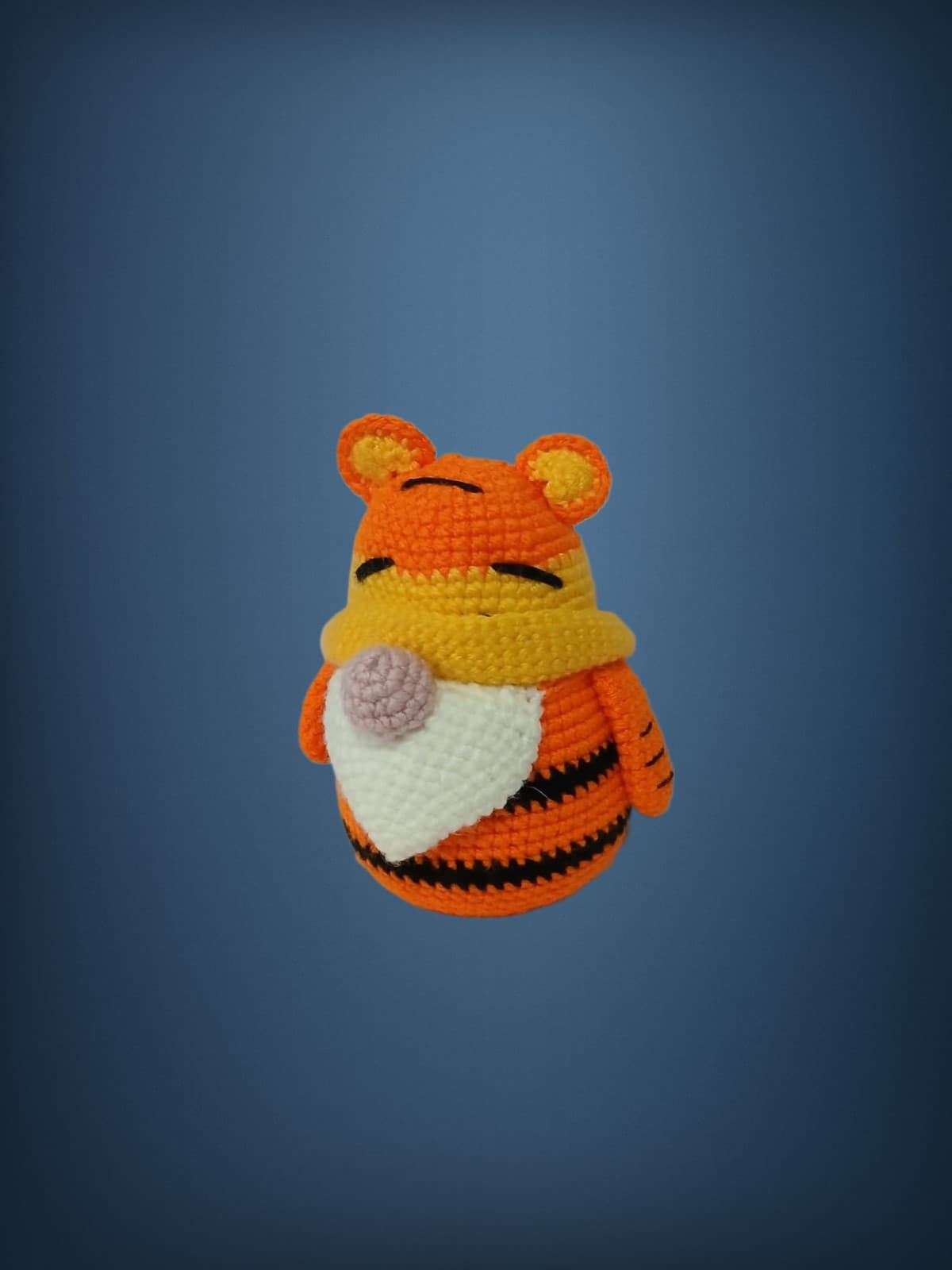 Peluche gnomo tigger winnie pooh hecho a mano a ganchillo (amigurumi). - Imagen 2