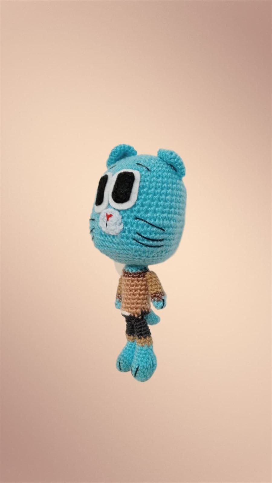 Peluche gumball hecho a mano a ganchillo (amigurumi). - Imagen 2