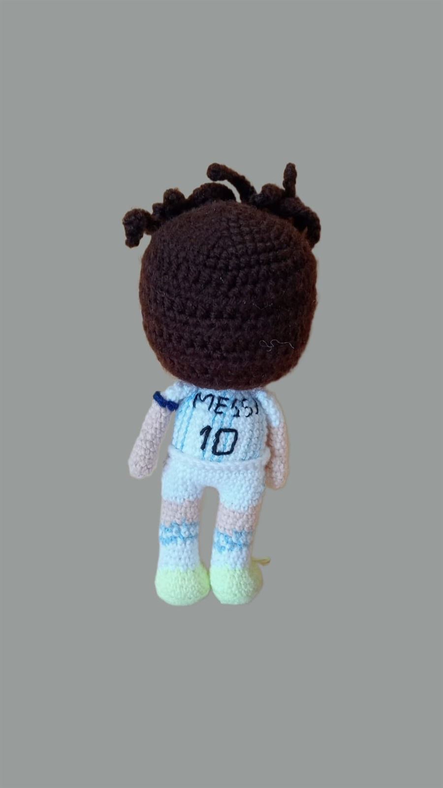 Peluche leo messi futbolista hecho a mano a ganchillo (amigurumi) - Imagen 2