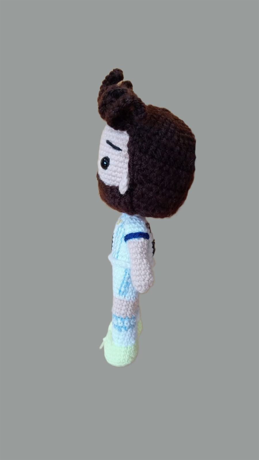 Peluche leo messi futbolista hecho a mano a ganchillo (amigurumi) - Imagen 3